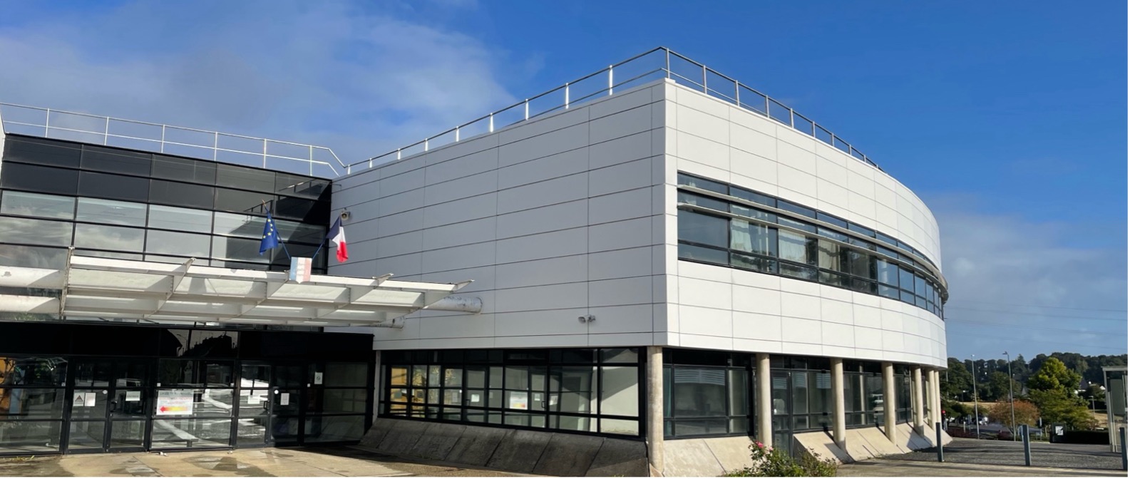 Devanture du lycée de Kerneuzec